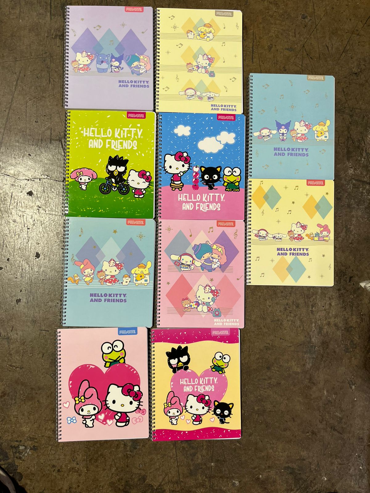 pack 10 Cuaderno Universitario Hello Kitty Y Sus Amigos